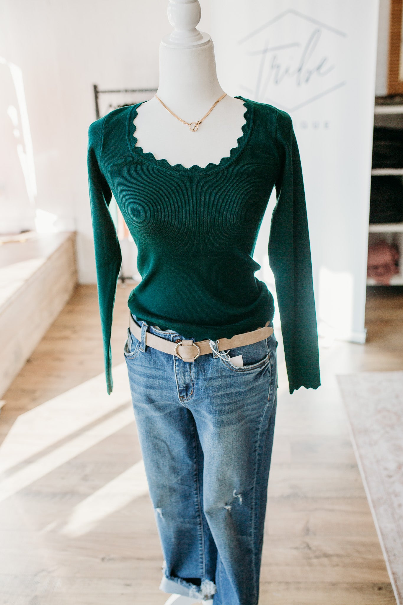 Scalloped Trim Oatmeal/Green Top