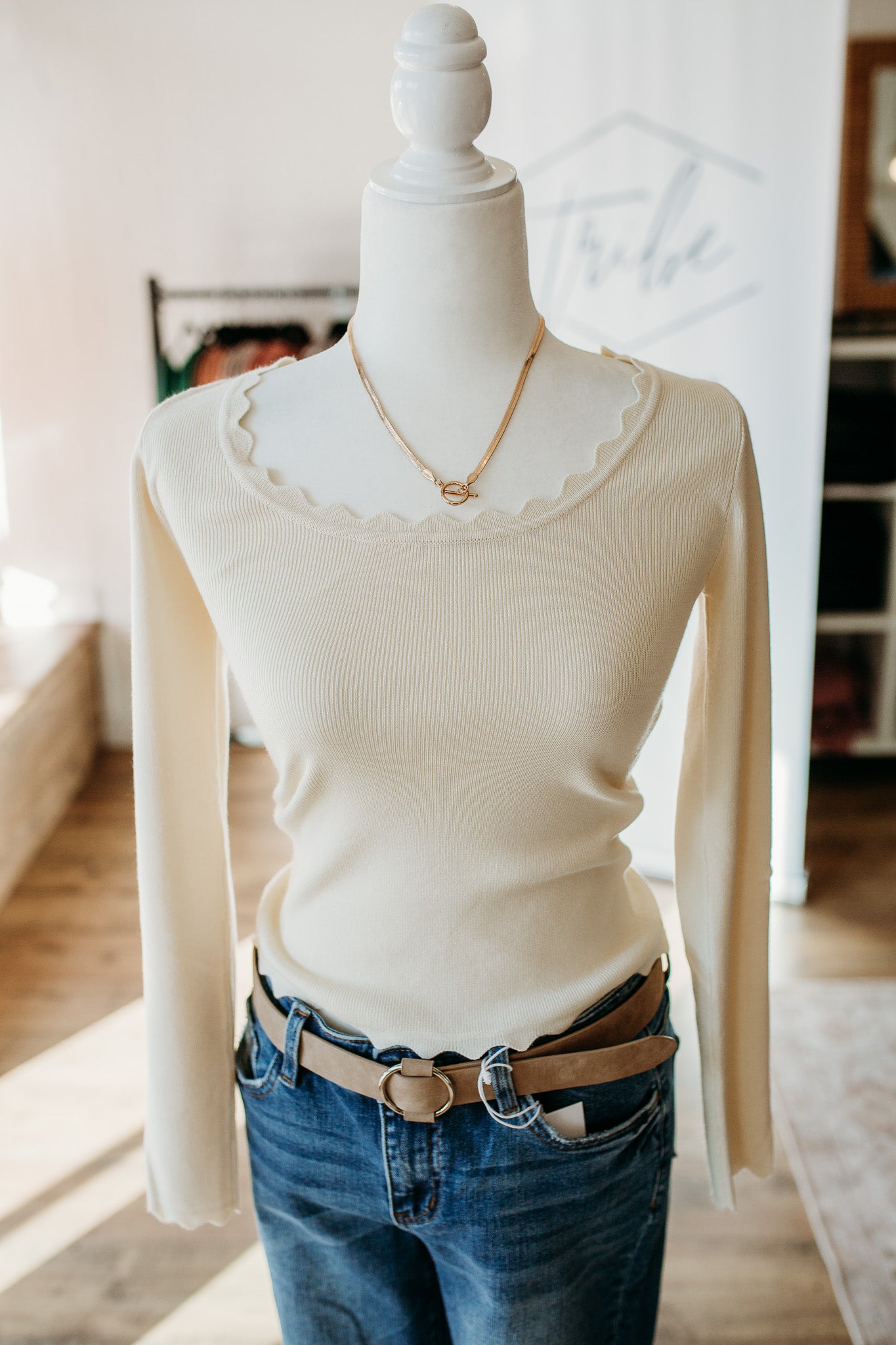 Scalloped Trim Oatmeal/Green Top