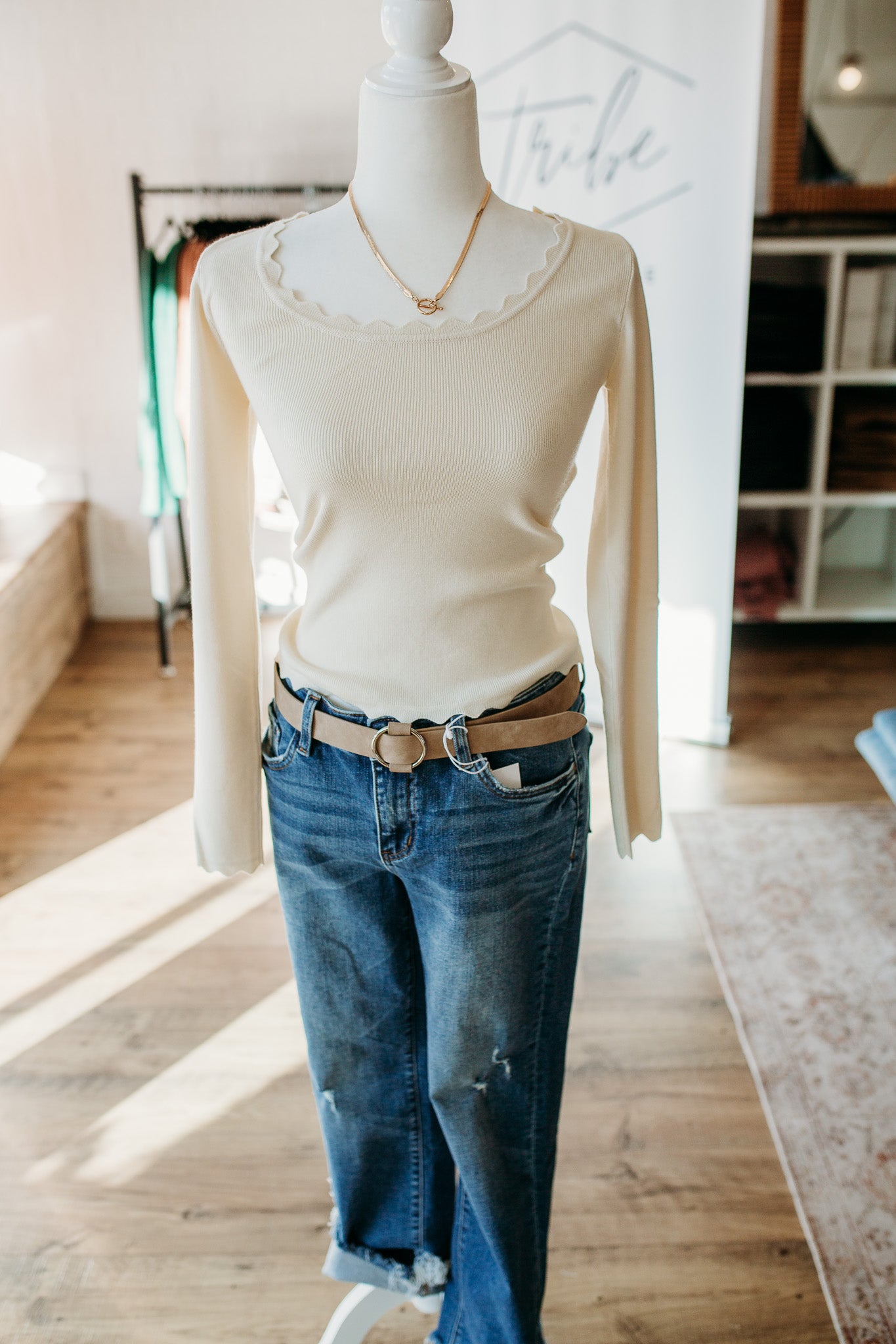 Scalloped Trim Oatmeal/Green Top