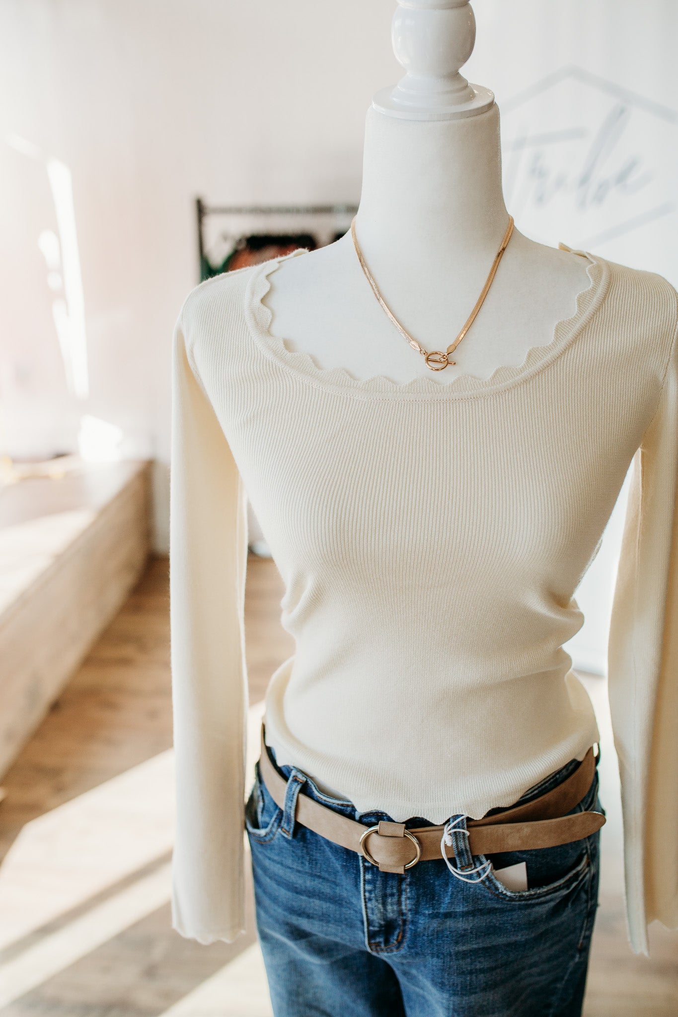 Scalloped Trim Oatmeal/Green Top